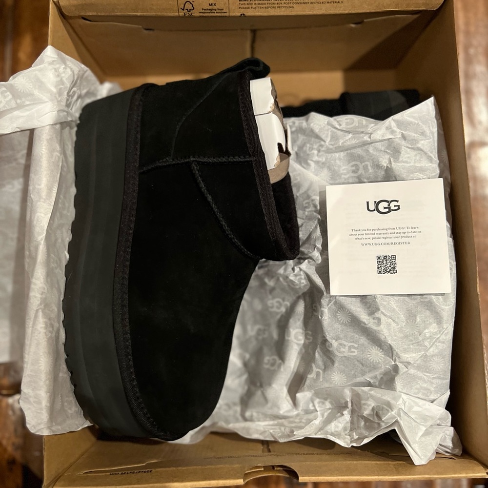 Classic ultra mini platform Uggs in black